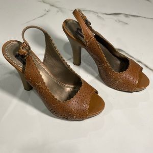 R2 tan sling-back pumps, 6-1/2